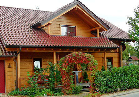 Wohnblockhaus und Holzrahmenhaus