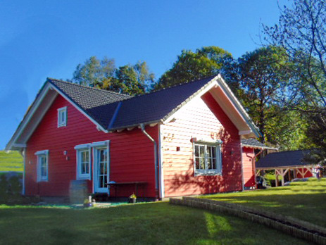 Holzrahmenhaus Winkelbungalow in Rot