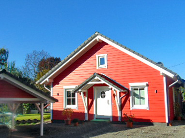 Holzrahmenhaus Winkelbungalow in Rot
